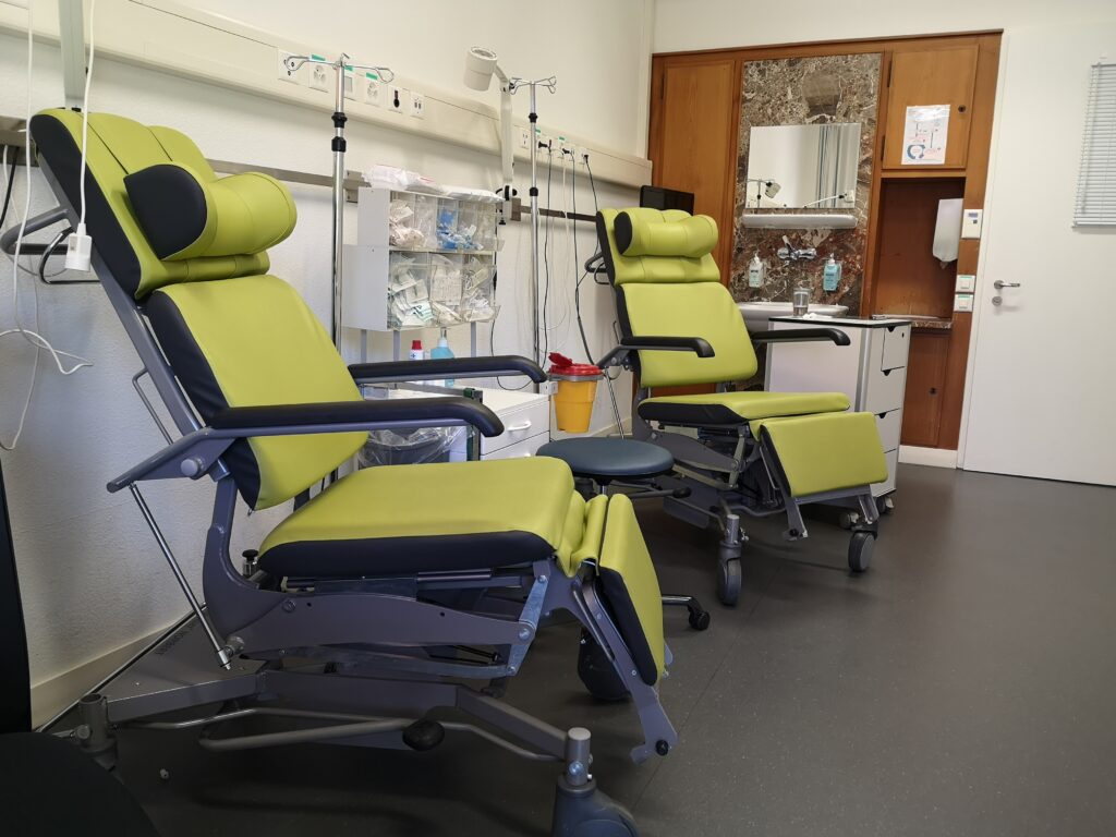 Green lab chairs in a room with medical equiptment